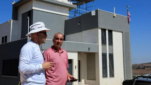فلسطيني أمريكي يطالب بتحرك "أكثر فاعلية" بعد عودته إلى منزله المحاصر في قُصرة
