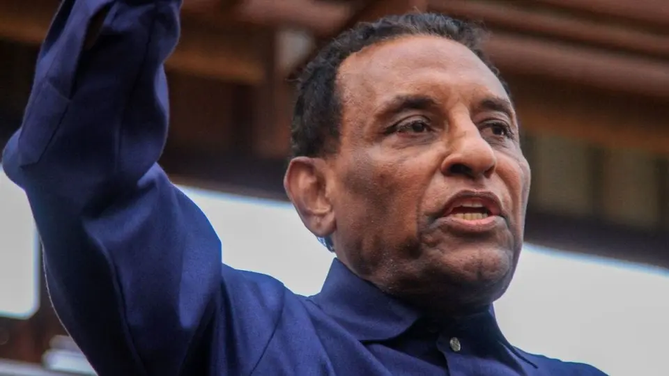 رئيس الوزراء السوداني يؤكد: مبادرة السلام الوطنية أساس إنهاء الحرب في البلاد