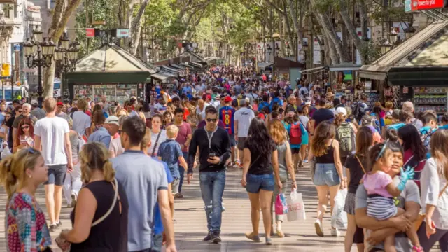 لا تزال منطقة لا رامبلا تحظى بشعبية كبيرة، لكن السكان المحليين والسياح يشكون بشكل متزايد من الازدحام.