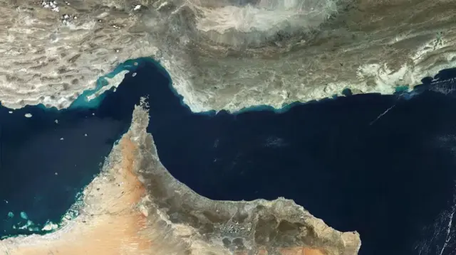 منظر جوّي لمضيق هرمز.