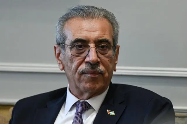 صورة لرئيس لجنة إدارة غزة علي شعث
