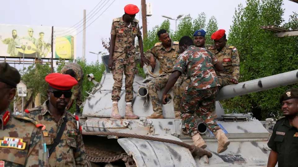الجيش السوداني يستعيد السيطرة على مدينة الطينة بدارفور ويتصدى لهجمات المسيّرات في الأبيض