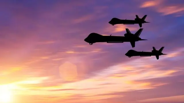 طائرات عسكرية مسيّرة قتالية في النزاعات العسكرية- صورة فوتوغرافية.