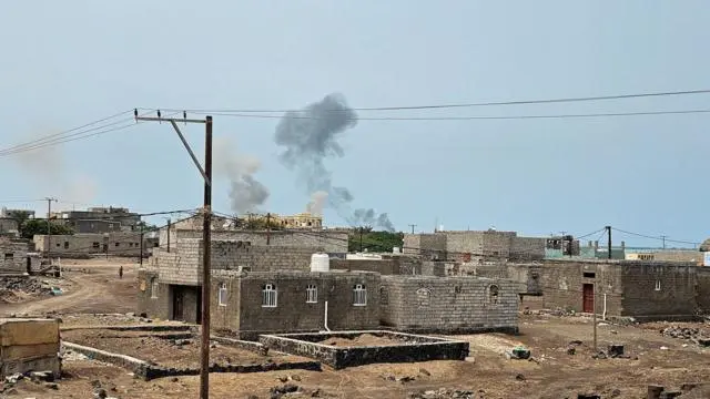 ماذا نعرف عن المخا ومينائها الذي استهدفه الحوثيون بالصواريخ والمسيّرات؟