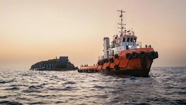 عُمان تتعامل مع تلوث نفطي بعد "انفجار" سفينة، وبقائي يرد على ترامب: "الإيرانيون لاعبو شطرنج محترفون"